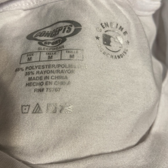 White Short Sleeve Tee with San Francisco Giants Graphic - Picture 2 of 7